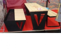 Стол со скамьями и подставкой для цветов, фото 1