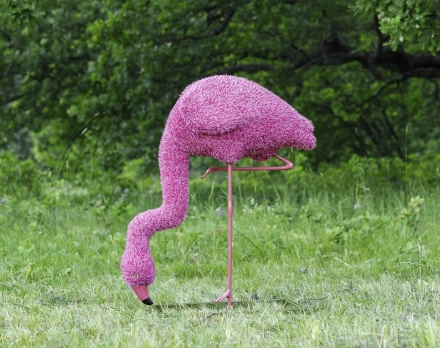 Топиари Фламинго розовый шея прямая, на водопое - газон Eco оптом, фото 4