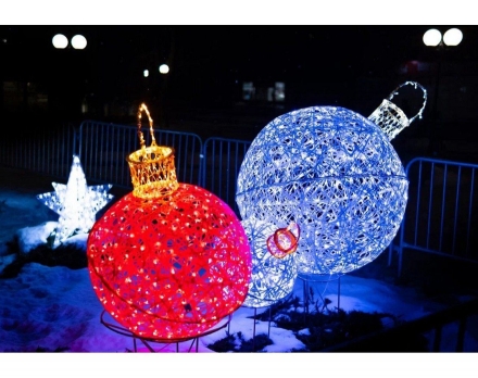 Световая композиция Ёлочные игрушки (диаметр шаров - 0,8 м, 1,1 м, 1,5 м) оптом, фото 1